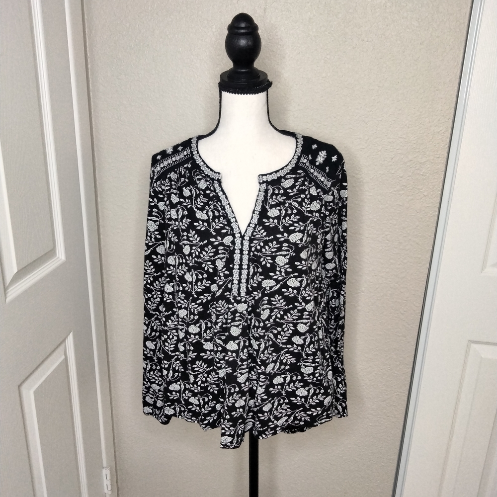 Lucky Brand Black and White Tie Front Blouse
